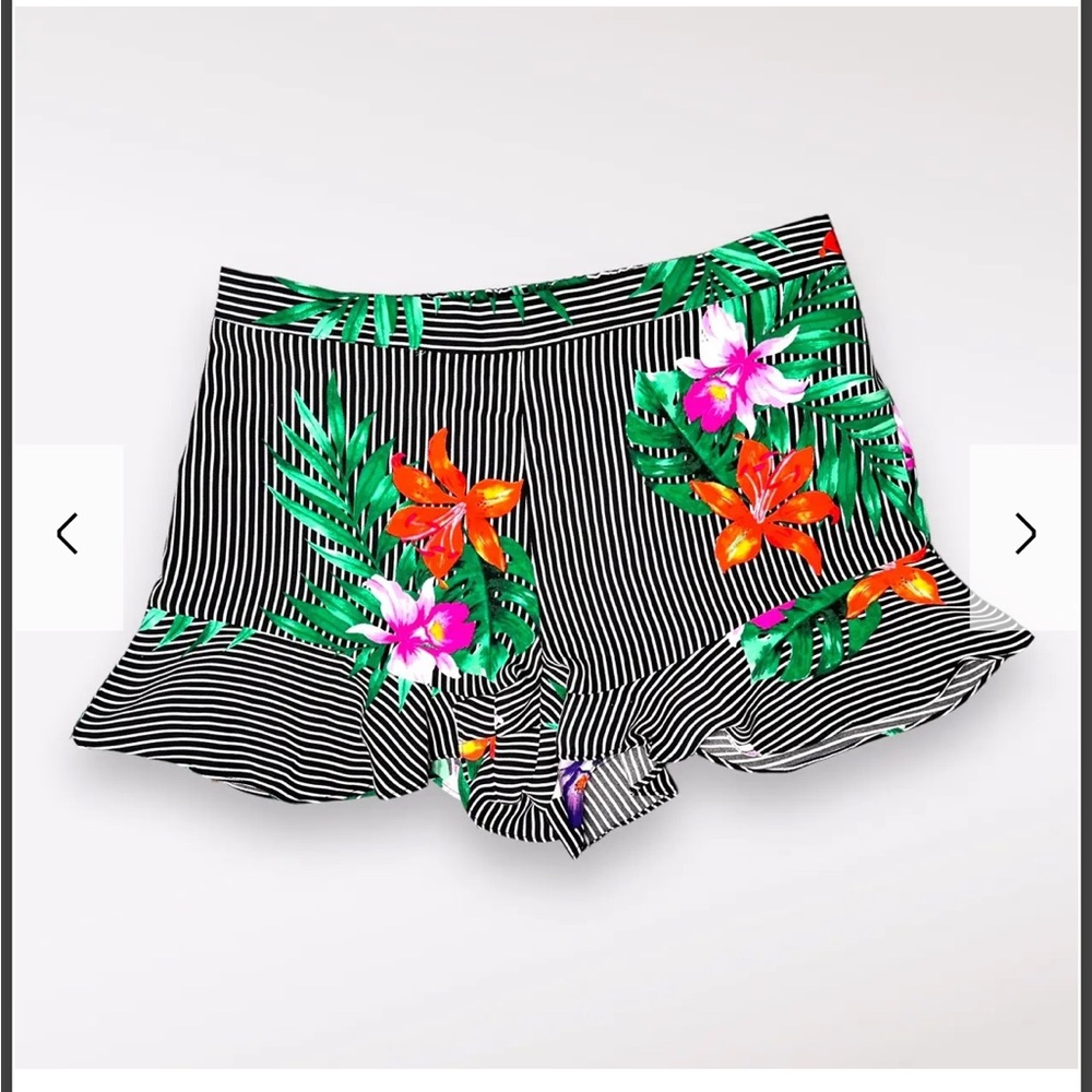 Who what wear frilly striped floral shorts